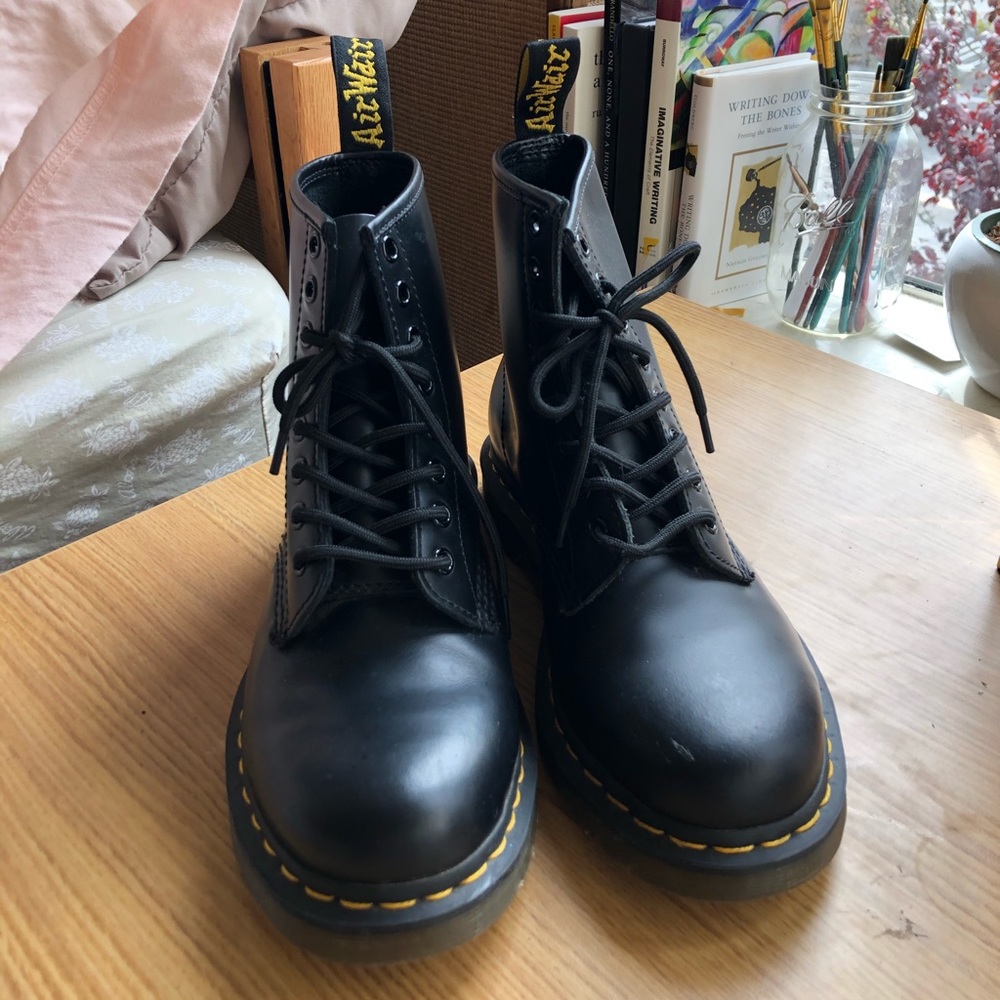 DOC MARTENS (LITERALLY WORN TWICE.) SIZE 7